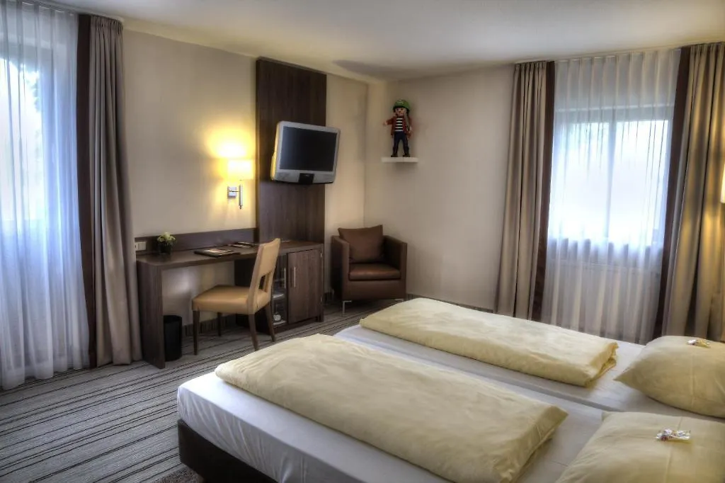 Ringhotel Reubel Zirndorf 4*,